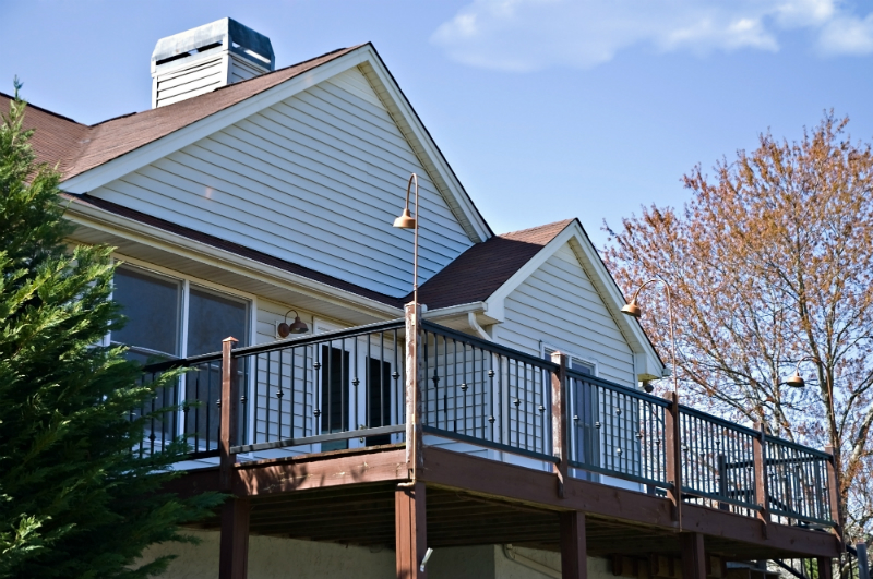 2 Advantages of Utilizing a Metal Roof Carport Over a Garage in Charleston